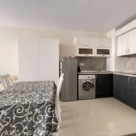 Admiral Plaza Premium شقة
