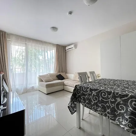 Admiral Plaza Premium Apartmán *